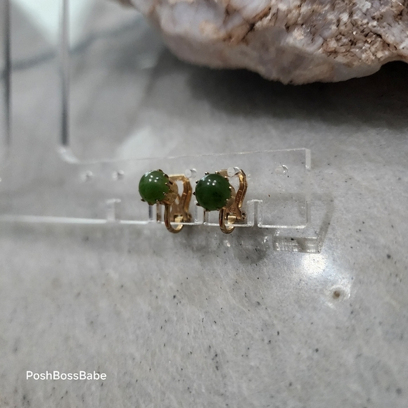 Vintage Patent 2399111 Green Stone Clip-On Earrings | Gold Tone Setting - Picture 5 of 8